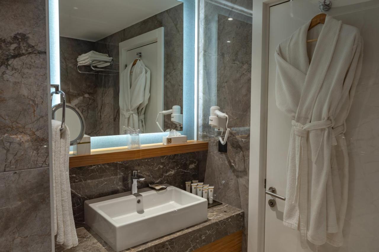 Economy Double or Twin Room with French Balcony,1012239613:JPEG