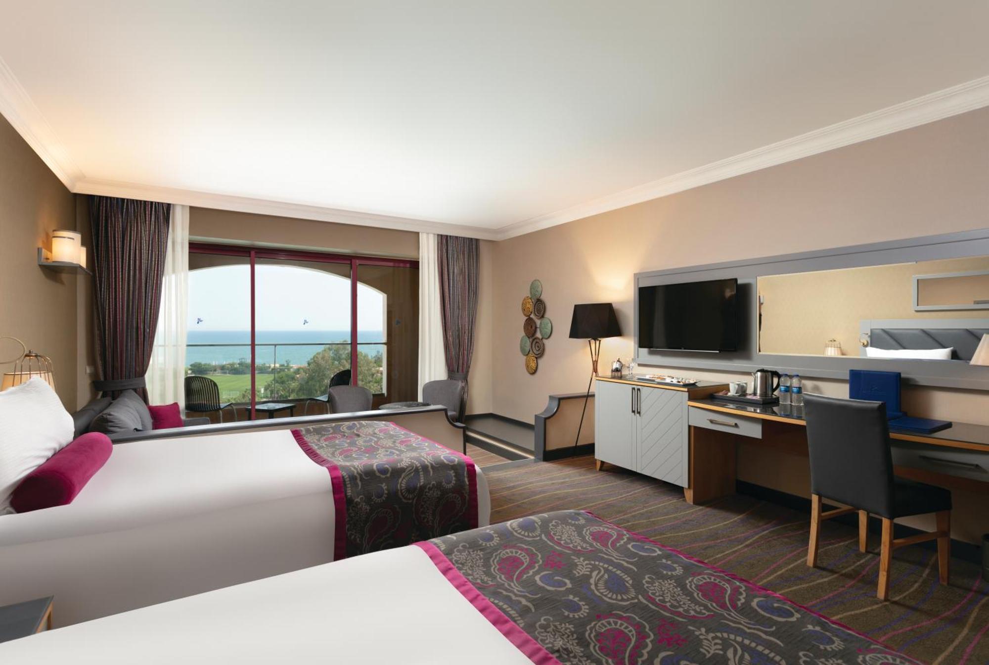 Standard Junior Suite mit Pool- oder Meerblick