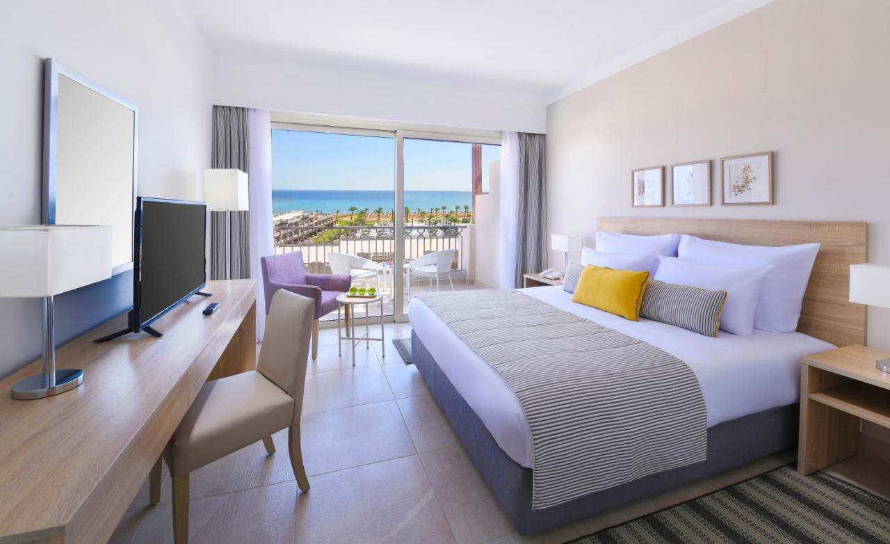 Deluxe Familienzimmer mit Queensize-Bett oder 2 Einzelbetten, Pool- und Meerblick