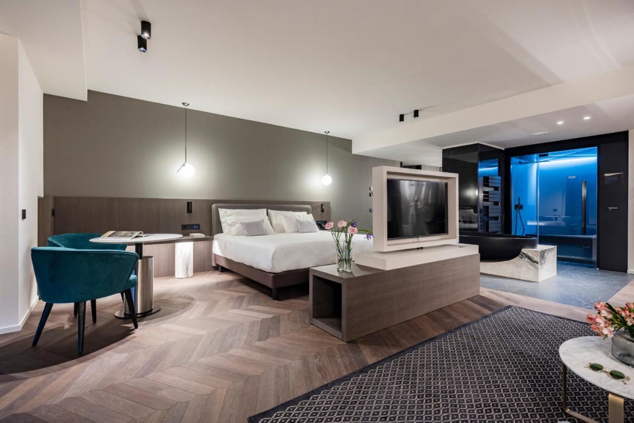 Suite with private Spa and Lake View,1066637098:JPEG