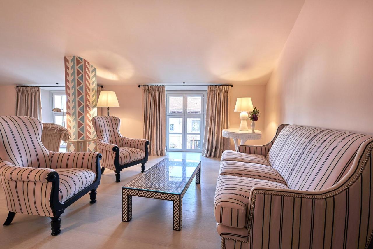 Romantic Penthouse Suite,1147379425:JPEG