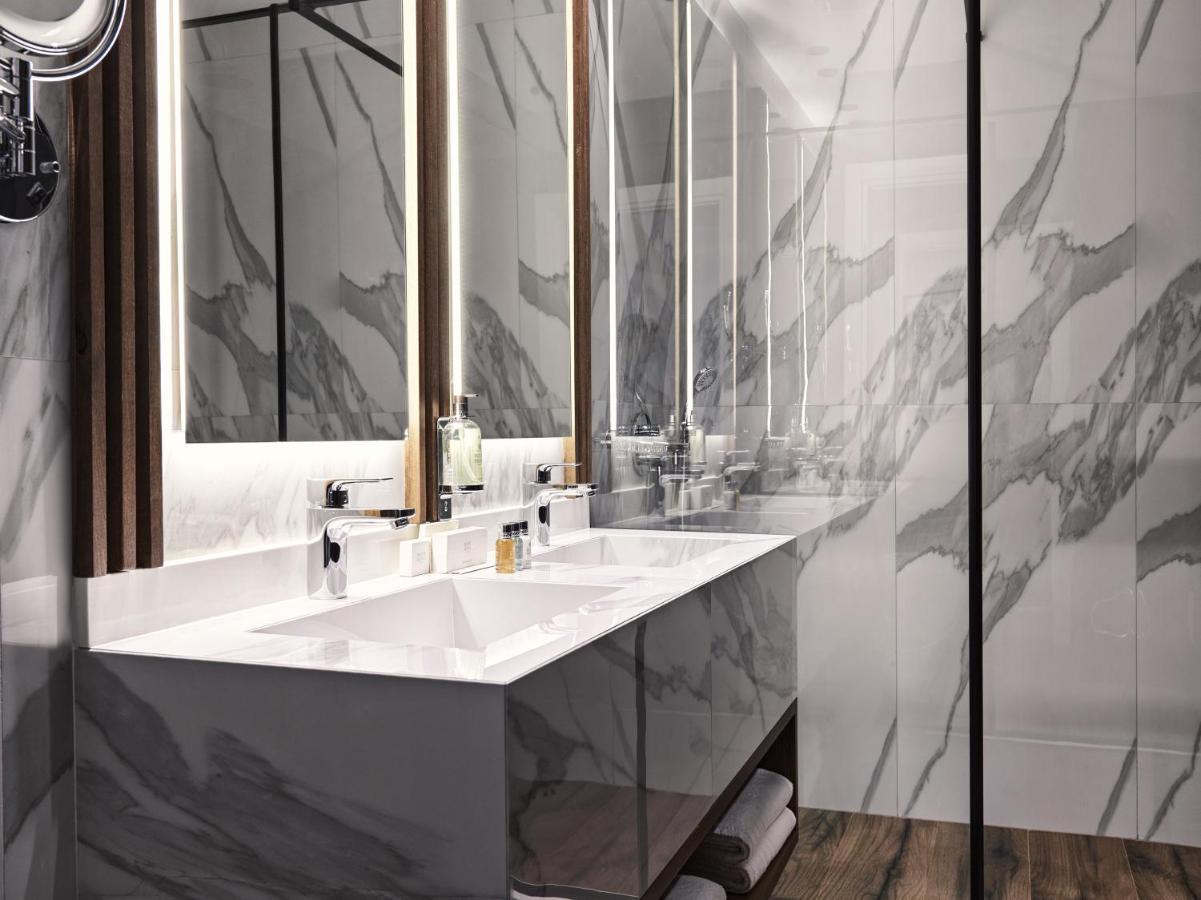 Executive Suite,1156639806:JPEG