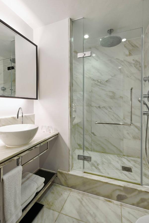 Deluxe Room, 1 Queen,1157427018:JPEG