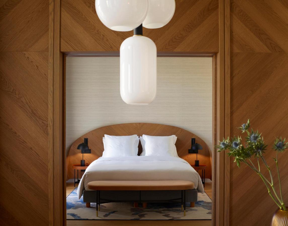 Signature Suite Milos