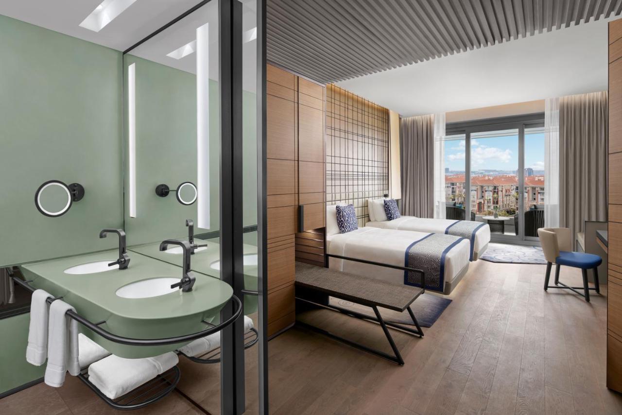 Deluxe Guest Room Two Twins Sofabed with Balcony and City View,1366064849:JPEG