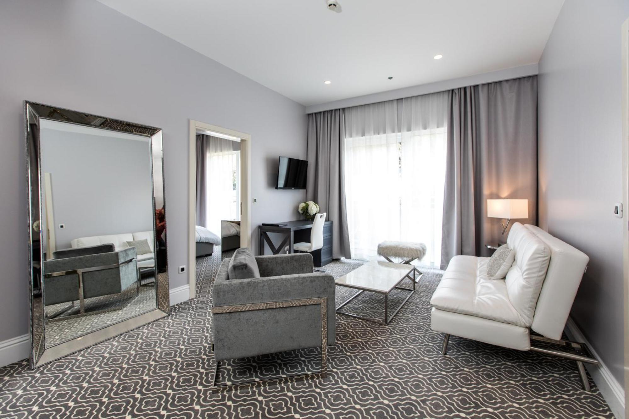 Luxury King Suite with Balcony,1277329921:JPEG