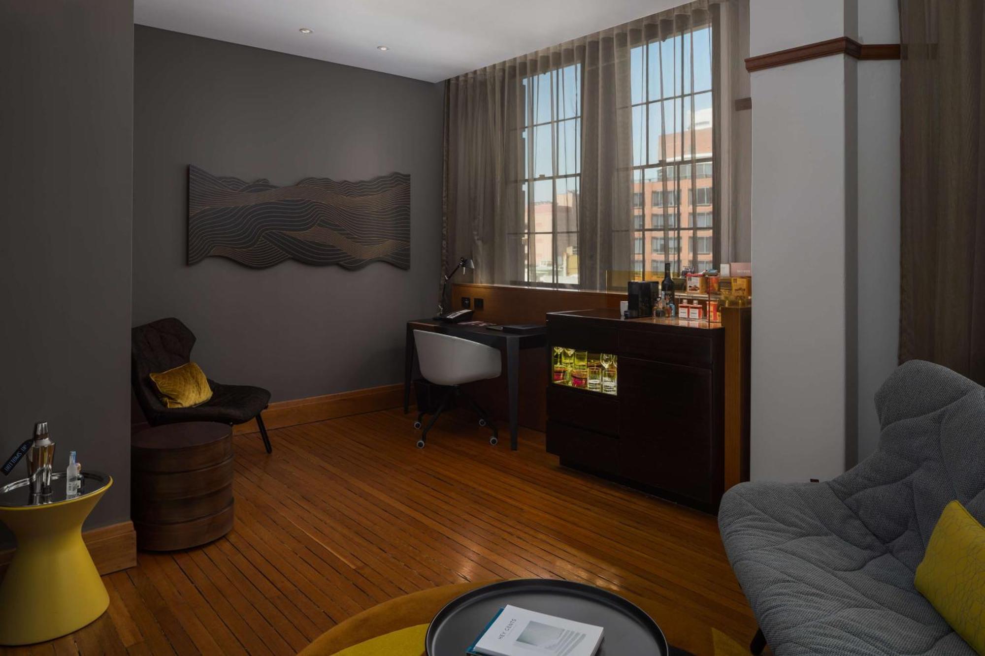 QT Corner Suite,1543574470:JPEG