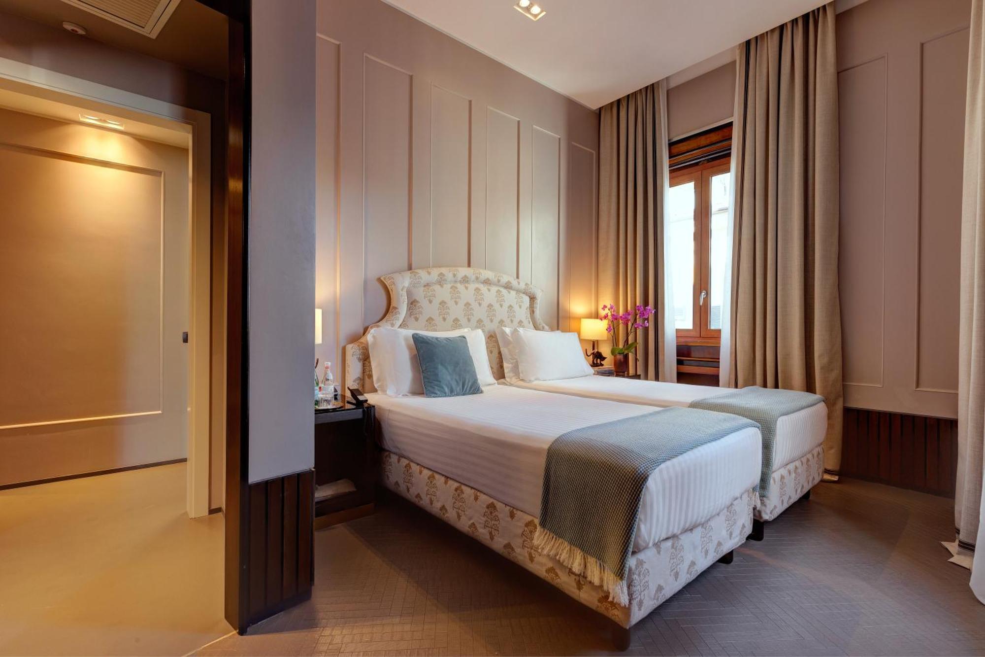 King Deluxe Double Room,1216179790:JPEG