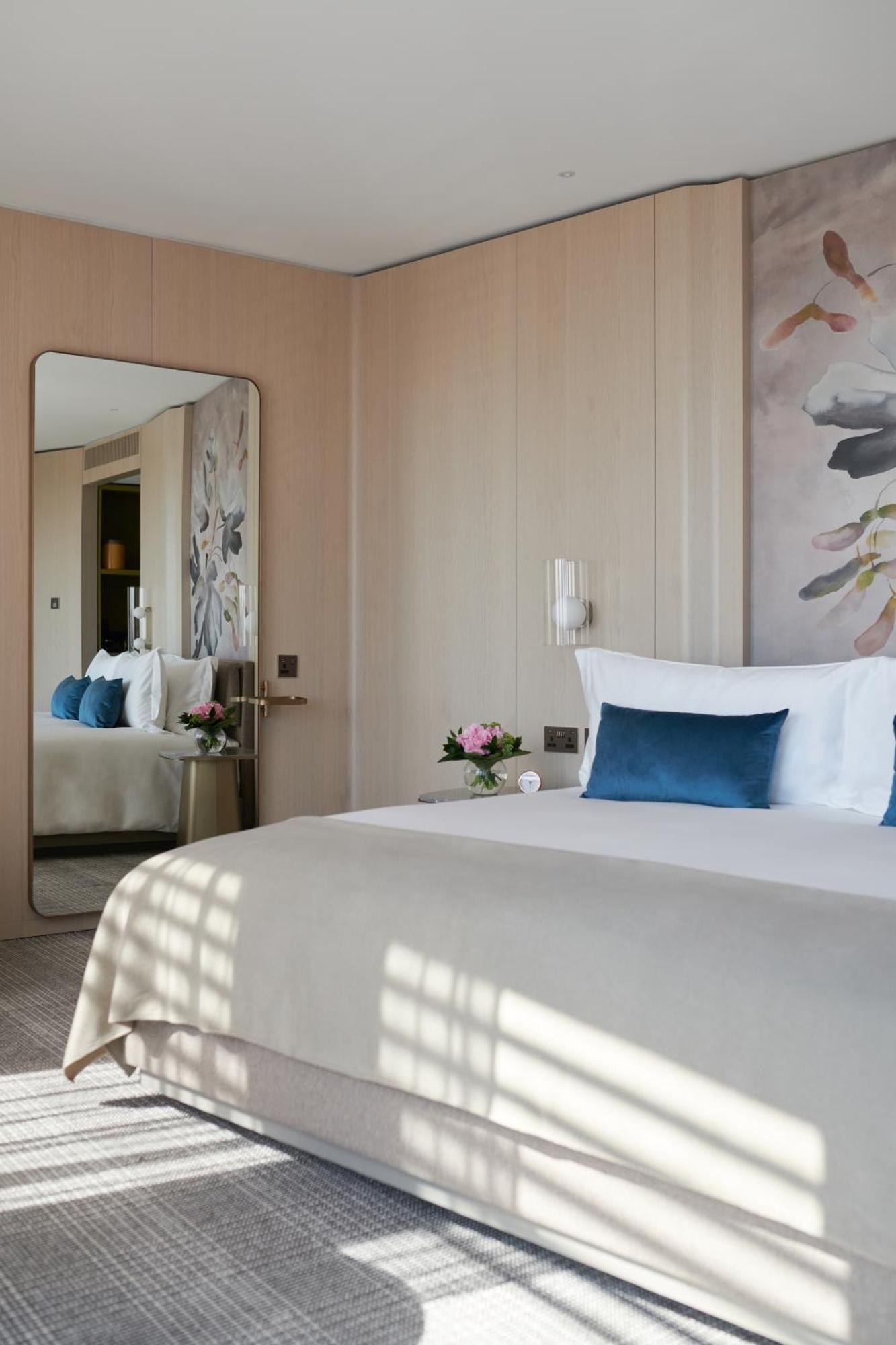 Executive,1228145432:JPEG