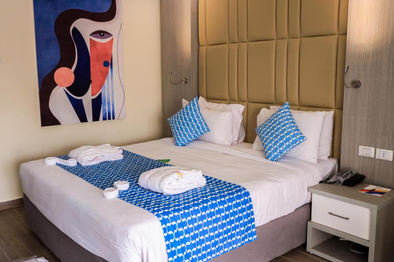 Deluxe Pool View Room,1300458301:JPEG