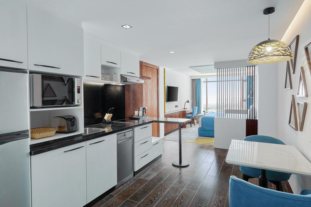 Suite mit Kingsize-Bett und Stadtblick - Raucher