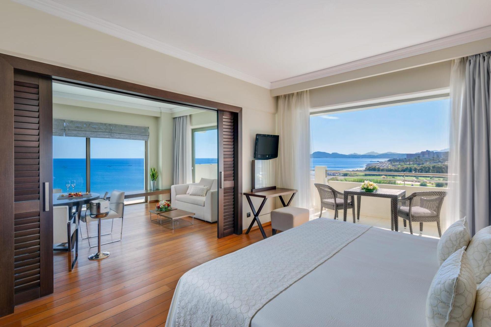 Luxuriöse Suite Elite Club mit Meerblick (2 Erwachsene + 1 Kind)