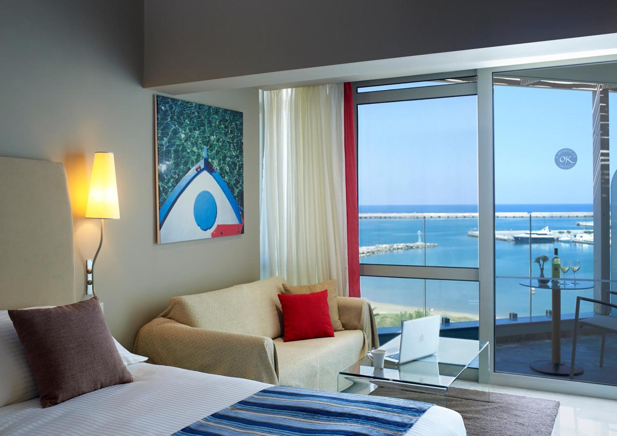 Deluxe Suite with Sea View,692817237:JPEG