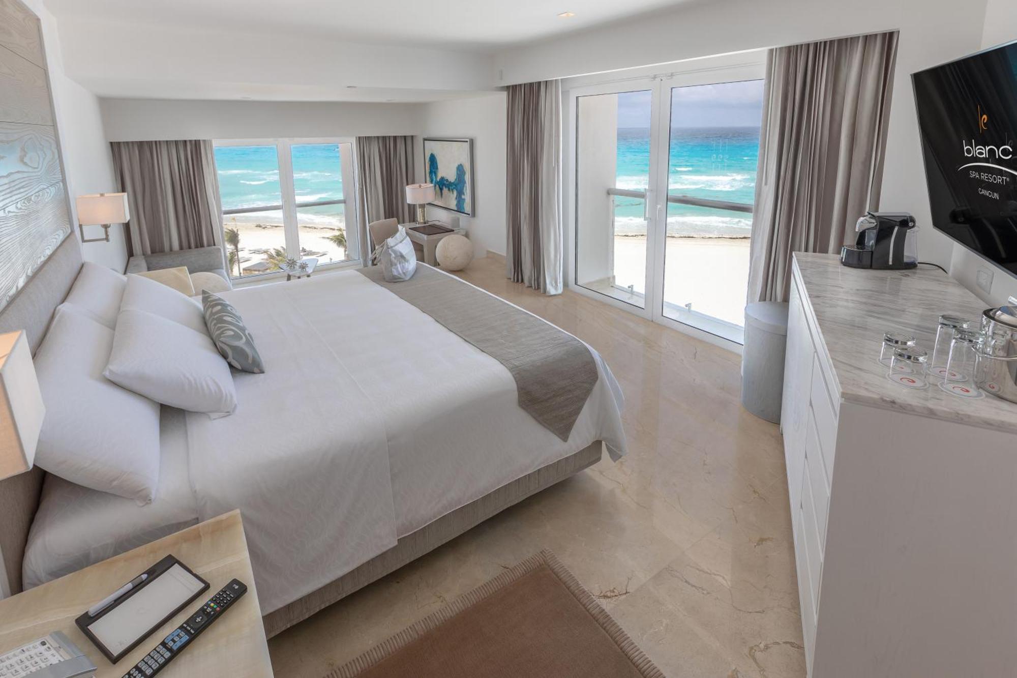 Royale Junior Suite mit Meerblick und Kingsize-Bett