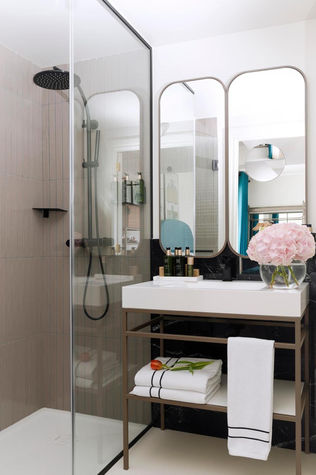 Superior Room,1273747717:JPEG