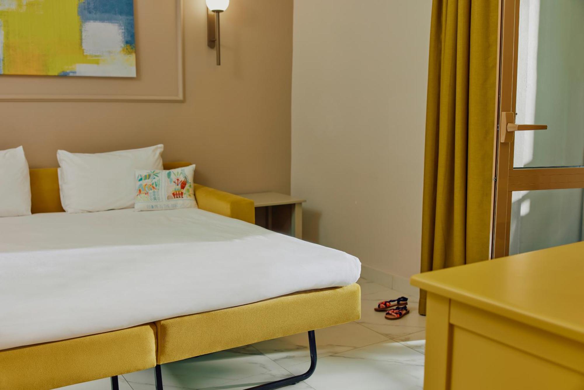 Suite,1275061885:JPEG