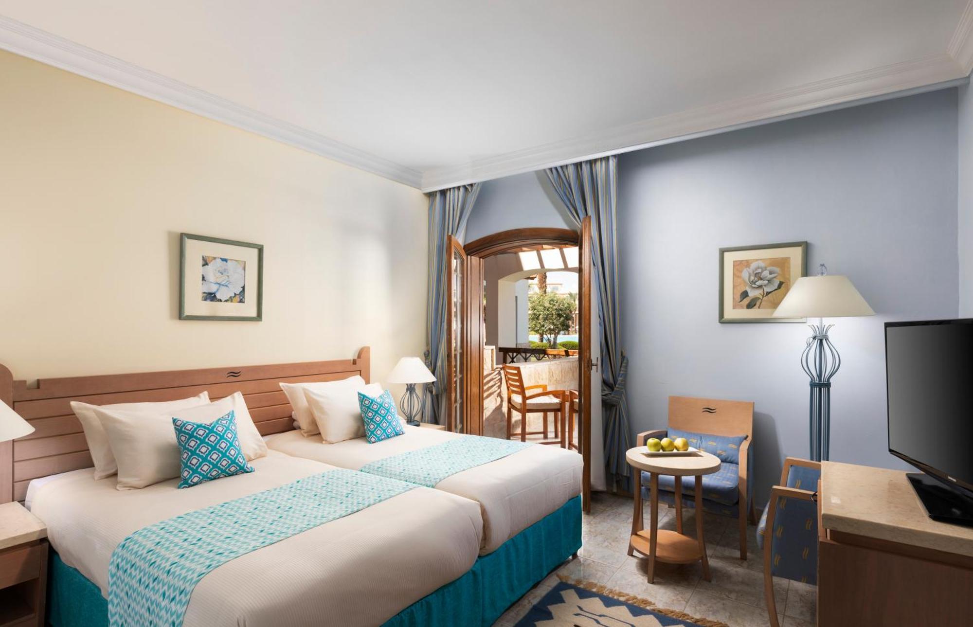 Standard Doppelzimmer mit Poolblick