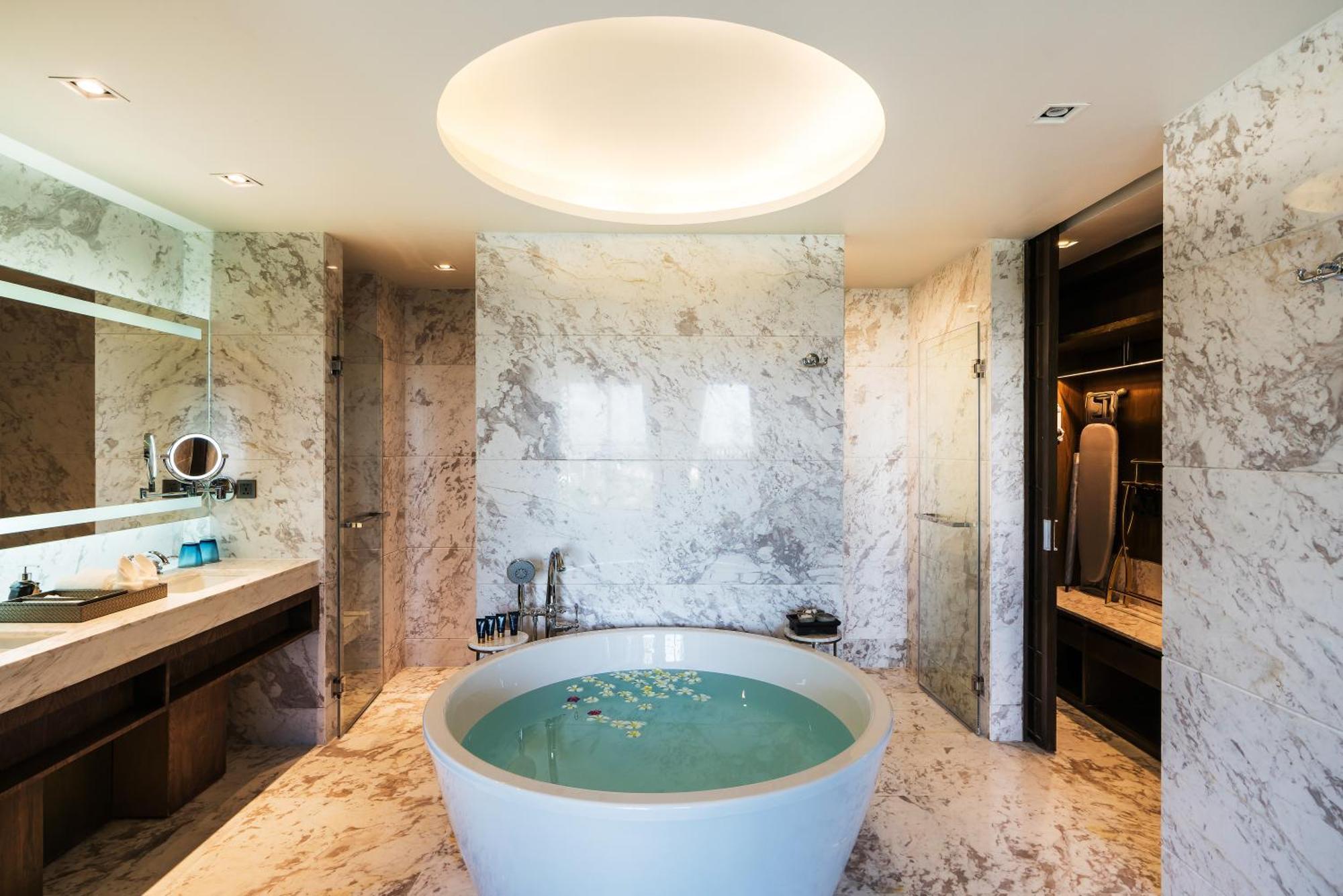 Premier Suite Room,1284667069:JPEG