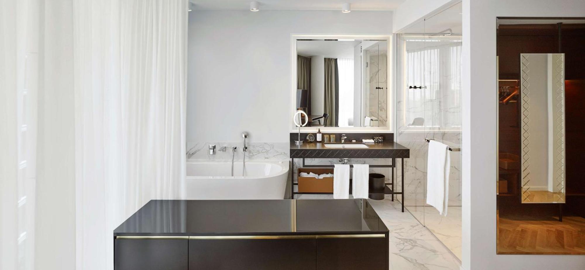 Deluxe King Room,1374202670:JPEG