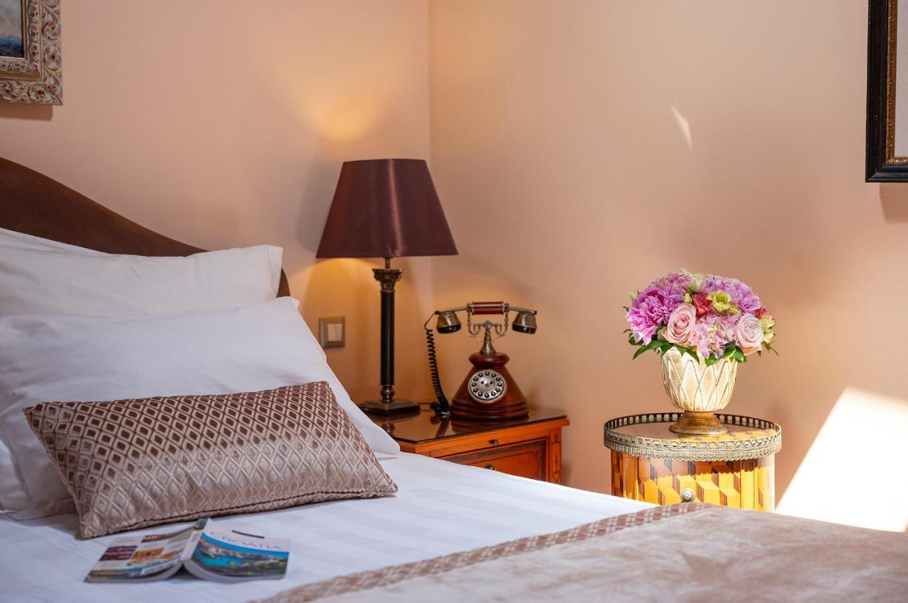 Classic Room,1322754157:JPEG