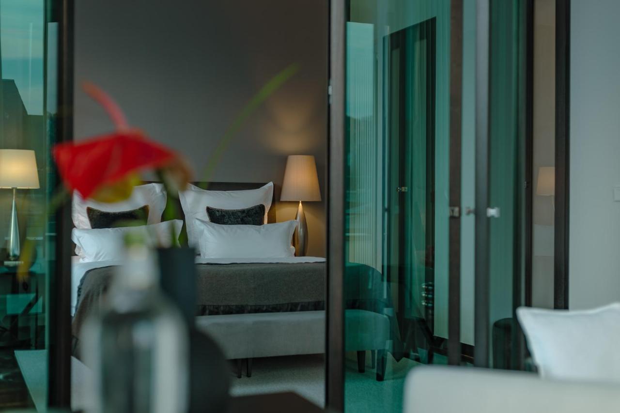 PRIVATE / FLAIR,1328130305:JPEG