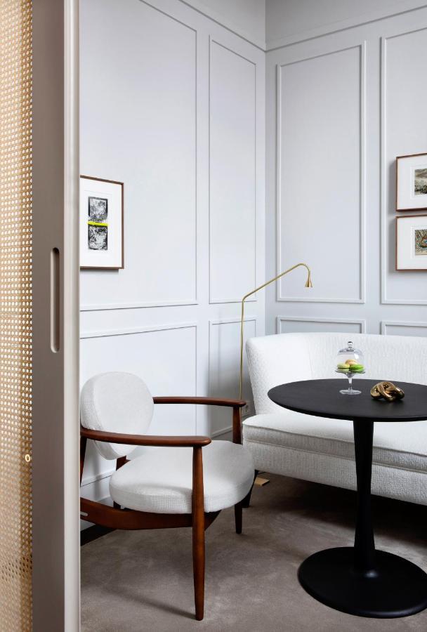 Suite,1329499307:JPEG