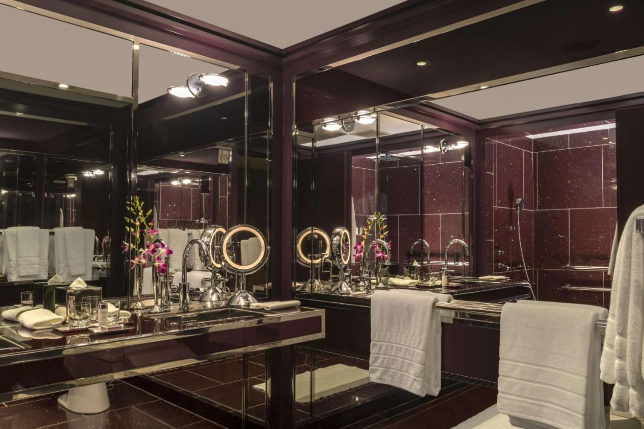 One King Deluxe room, 44th Street View,1350137785:JPEG