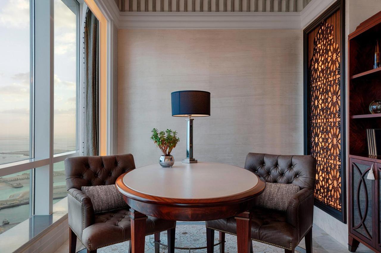 Suite Al Mushref mit 1 Schlafzimmer mit Kingsize-Bett und eingeschränktem Meerblick