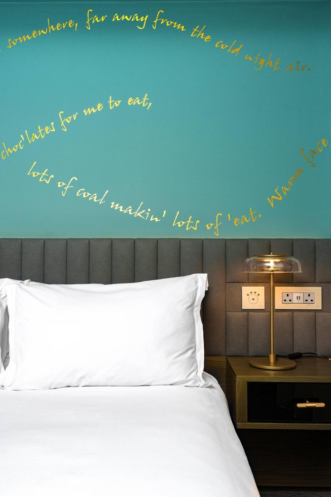 Deluxe Room,1414695267:JPEG