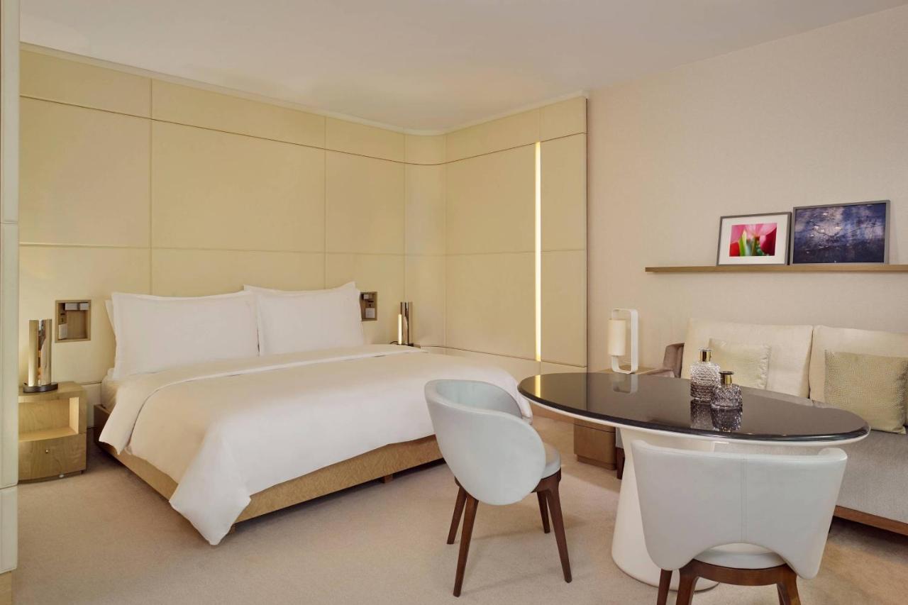 King Room - Club Lounge Access,1379663294:JPEG