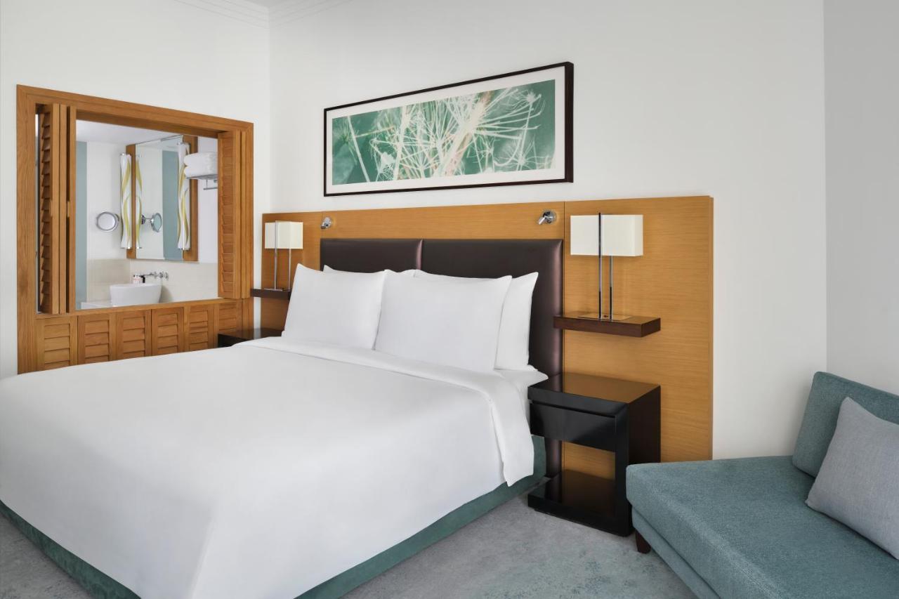 Executive King Balcony Lounge Access Refreshments & Evening drinks Canapés,1440801313:JPEG