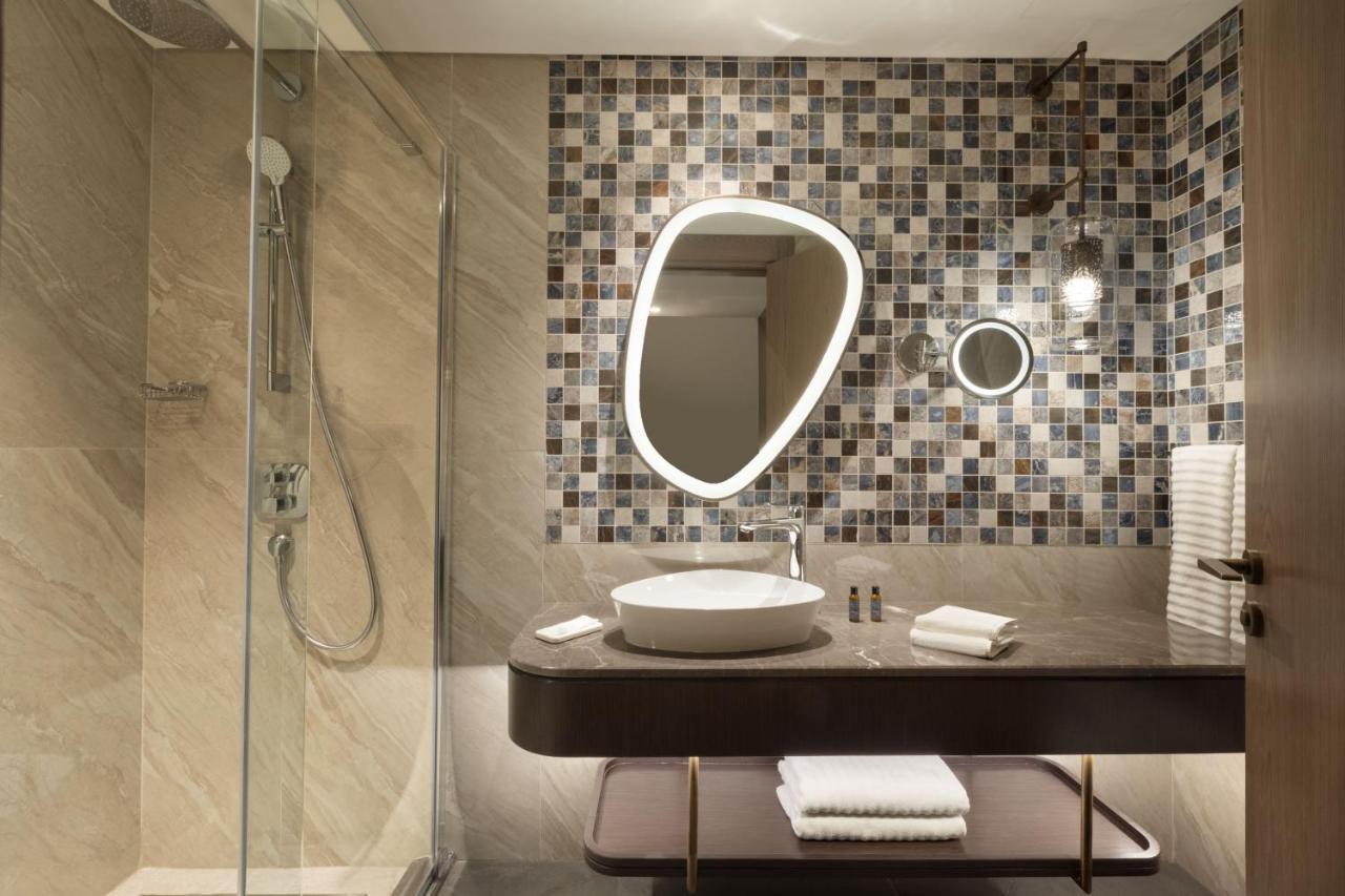 Westin Workout Zimmer mit 1 Kingsize-Bett und Stadtblick