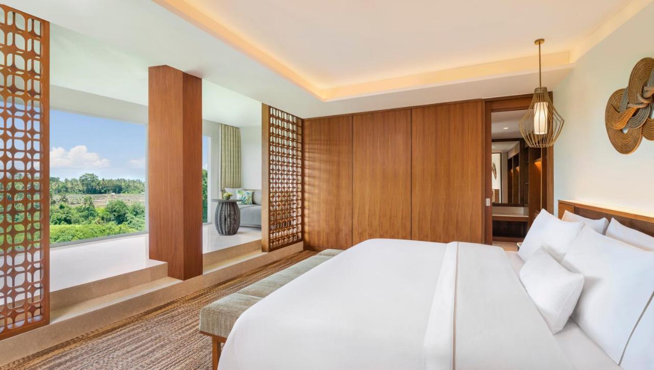 Executive Suite 1 King Bed Garden View Balcony Access to the Farm Family Activities Daily Yoga Daily Aquacise 24-Hour Access to the Westin WORKOUT®️ Fitness Studio,1548647731:JPEG