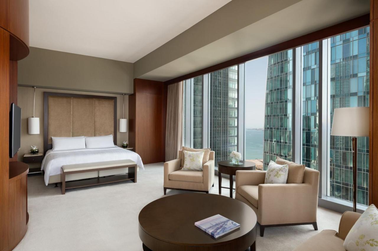 Corner Suite, Executive lounge access, Suite, 1 King,1401230105:JPEG