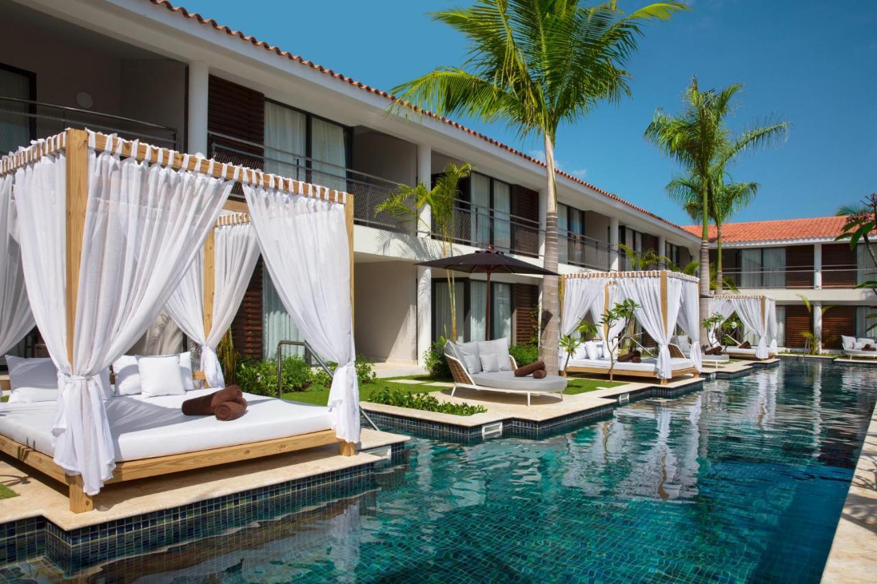 Club Junior Suite mit Kingsize-Bett und direktem Poolzugang