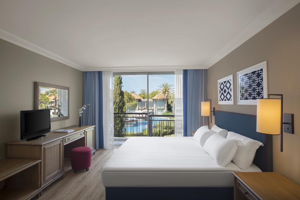 Family Room (2 Adults + 2 Children)