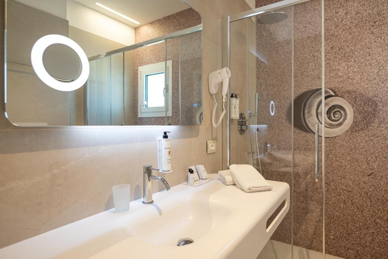 Deluxe Suite Spa Bath Side Sea View,1415704608:JPEG