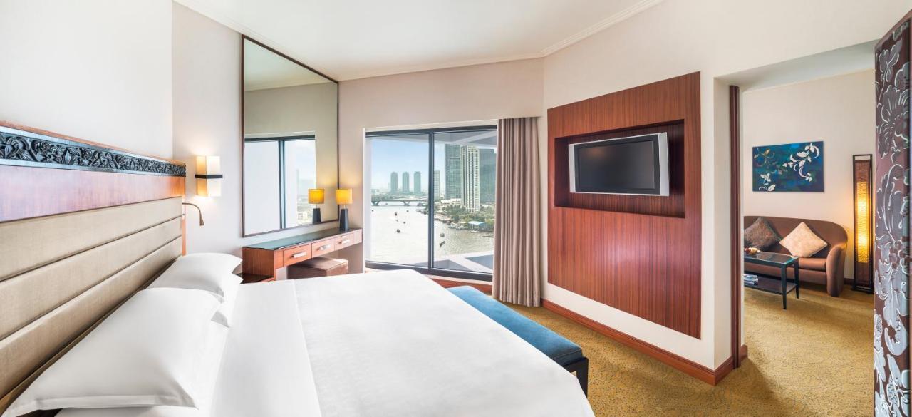 Junior Suite mit 1 Kingsize-Bett, Zugang zur Clublounge und Flussblick