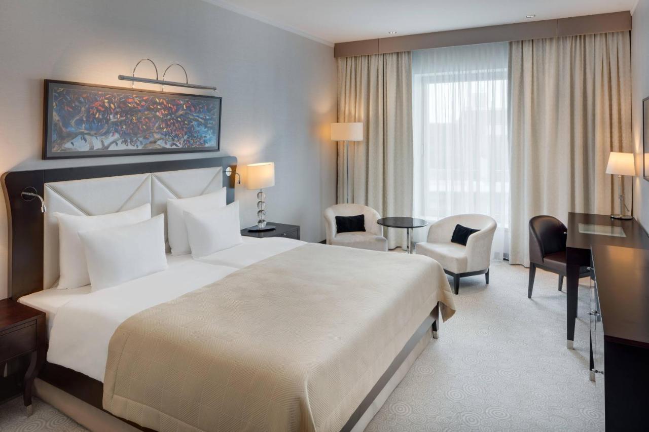 Executive King Room - Grand Living Room Access Level,1555052851:JPEG