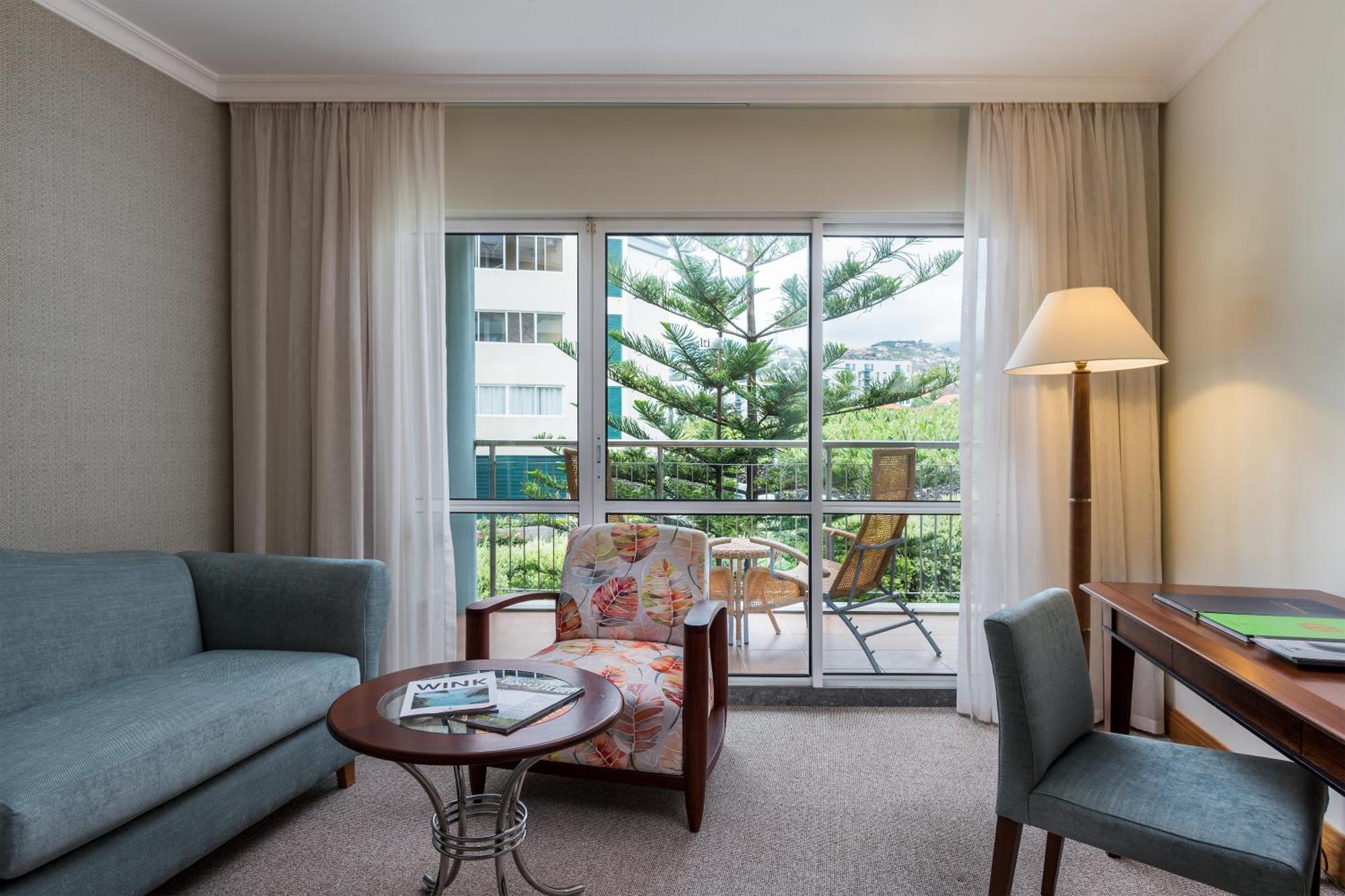 Twin Room,1433060368:JPEG