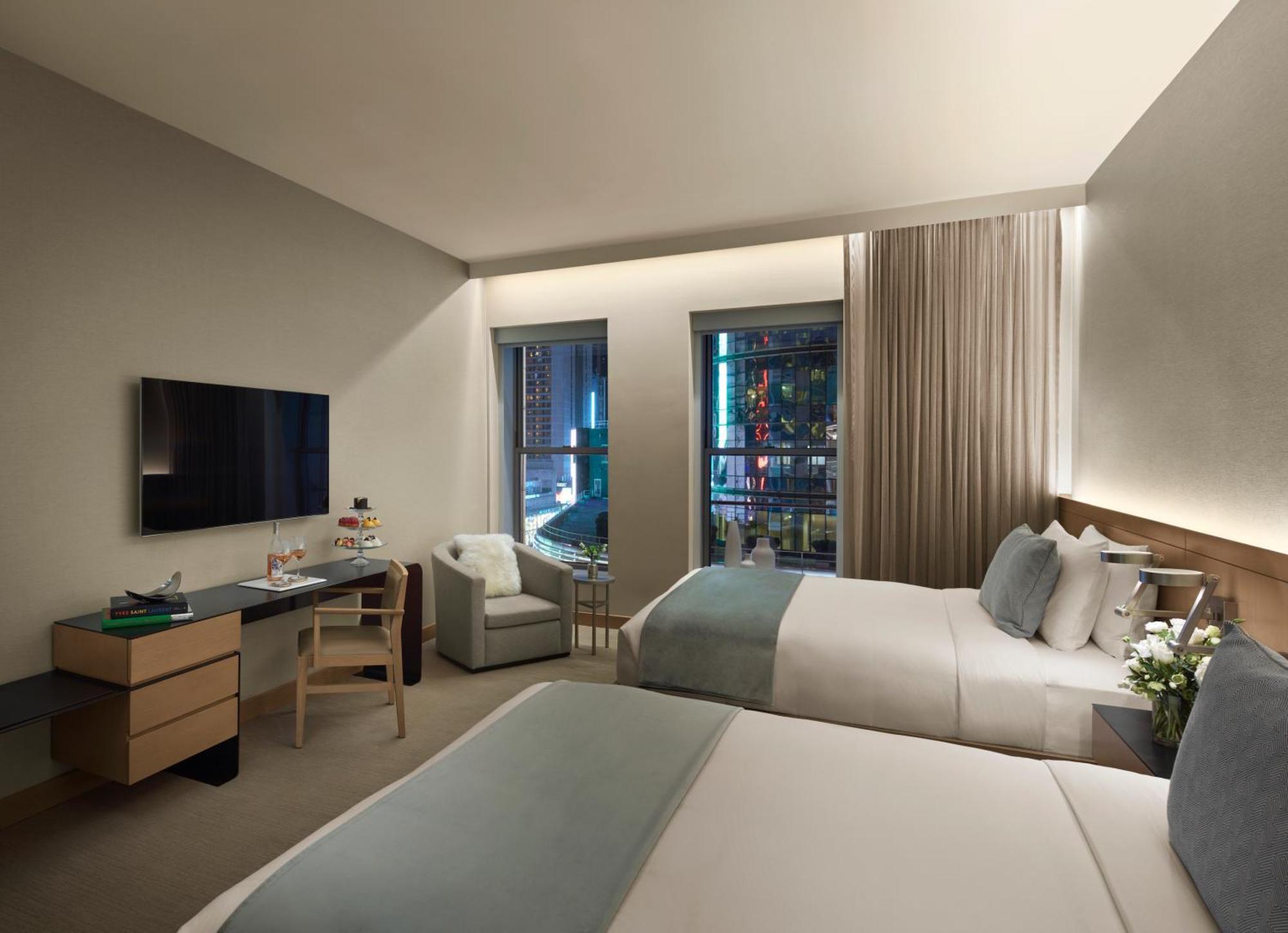 Premier Zimmer mit 2 Queensize-Betten und Stadtblick