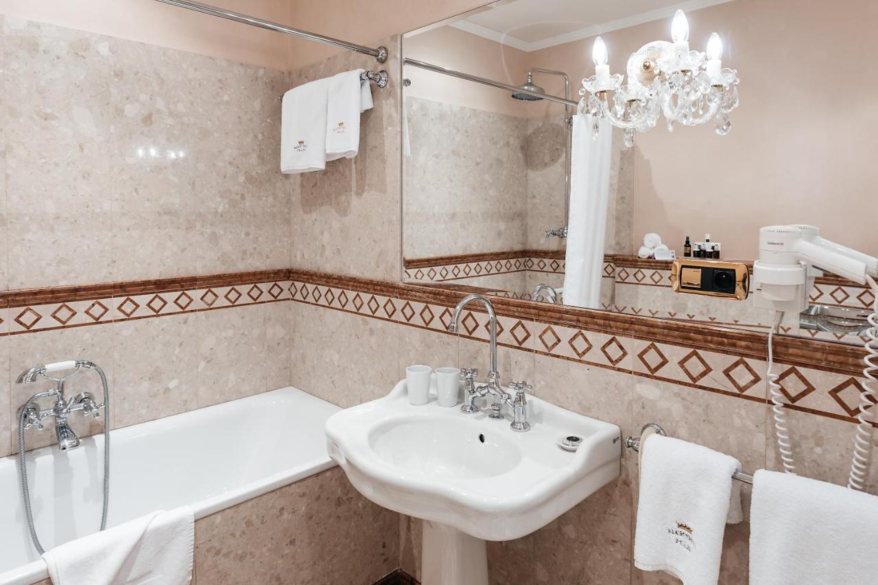 Deluxe Double Room,1498475638:JPEG