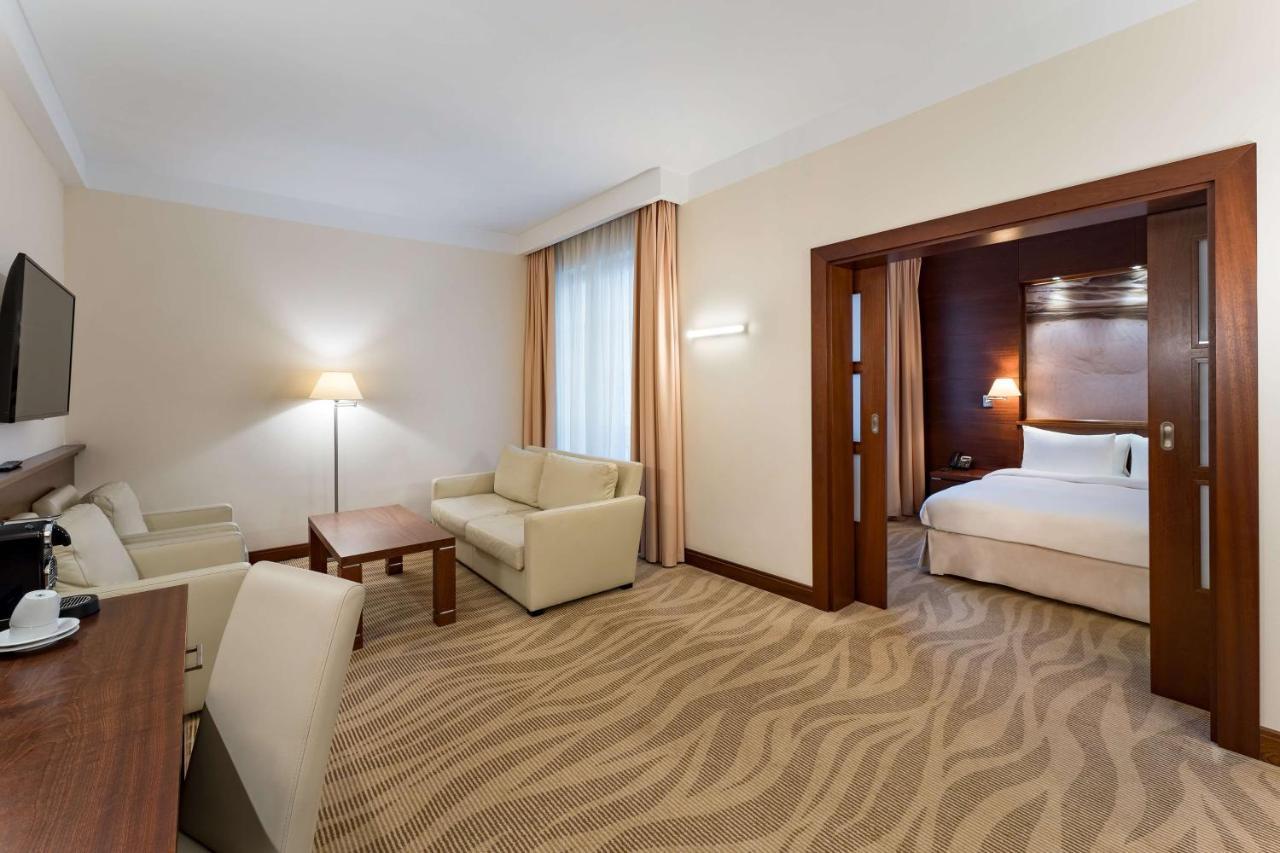 Suite,1498917634:JPEG