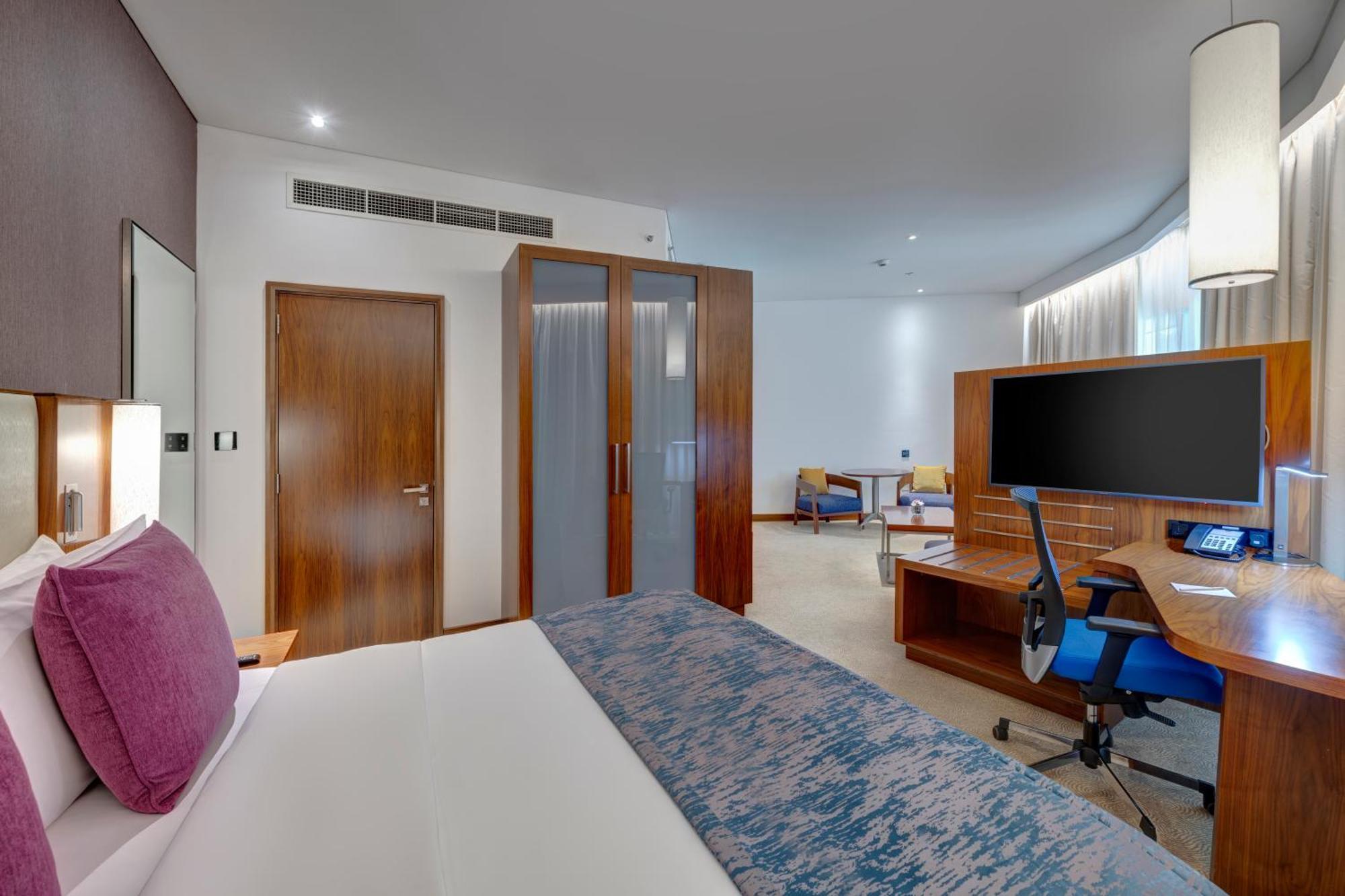 Junior King Suite with Mountain View and Lounge Access,1601716326:JPEG