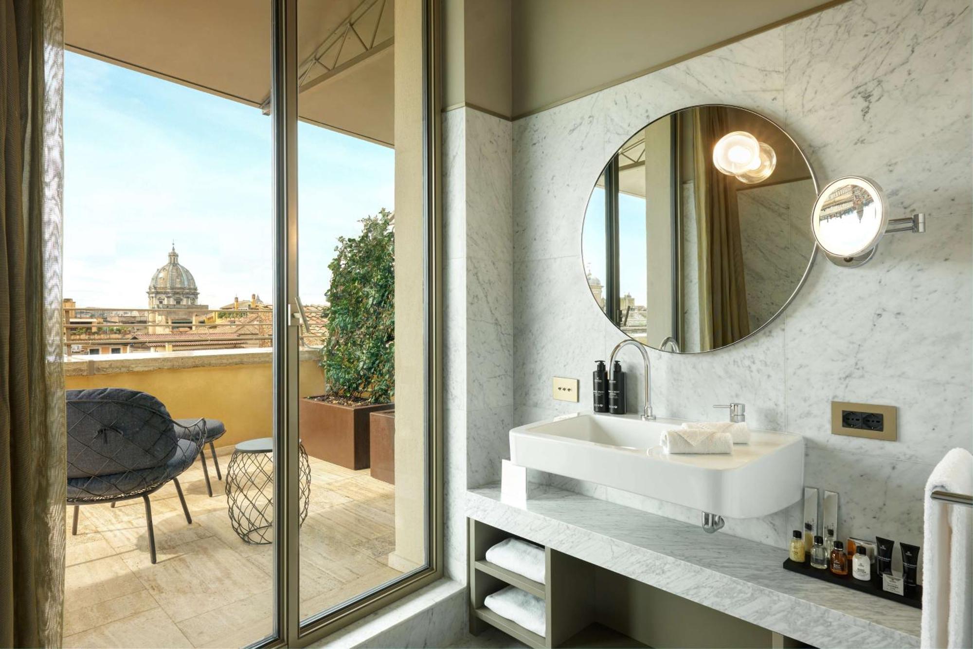 Junior Suite mit Terrasse und Stadtblick