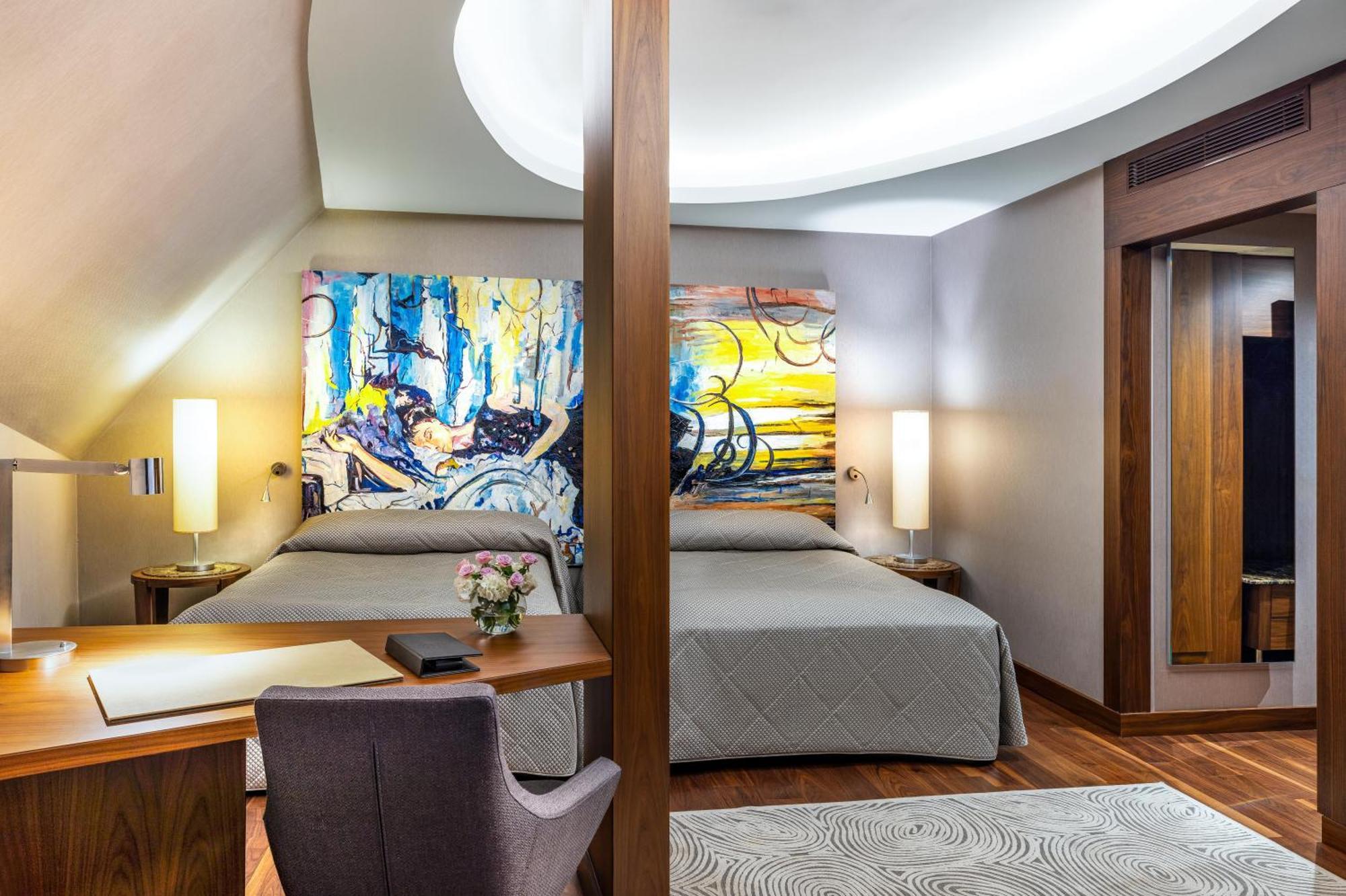 Deluxe Royal Suite with Sea View and Balcony