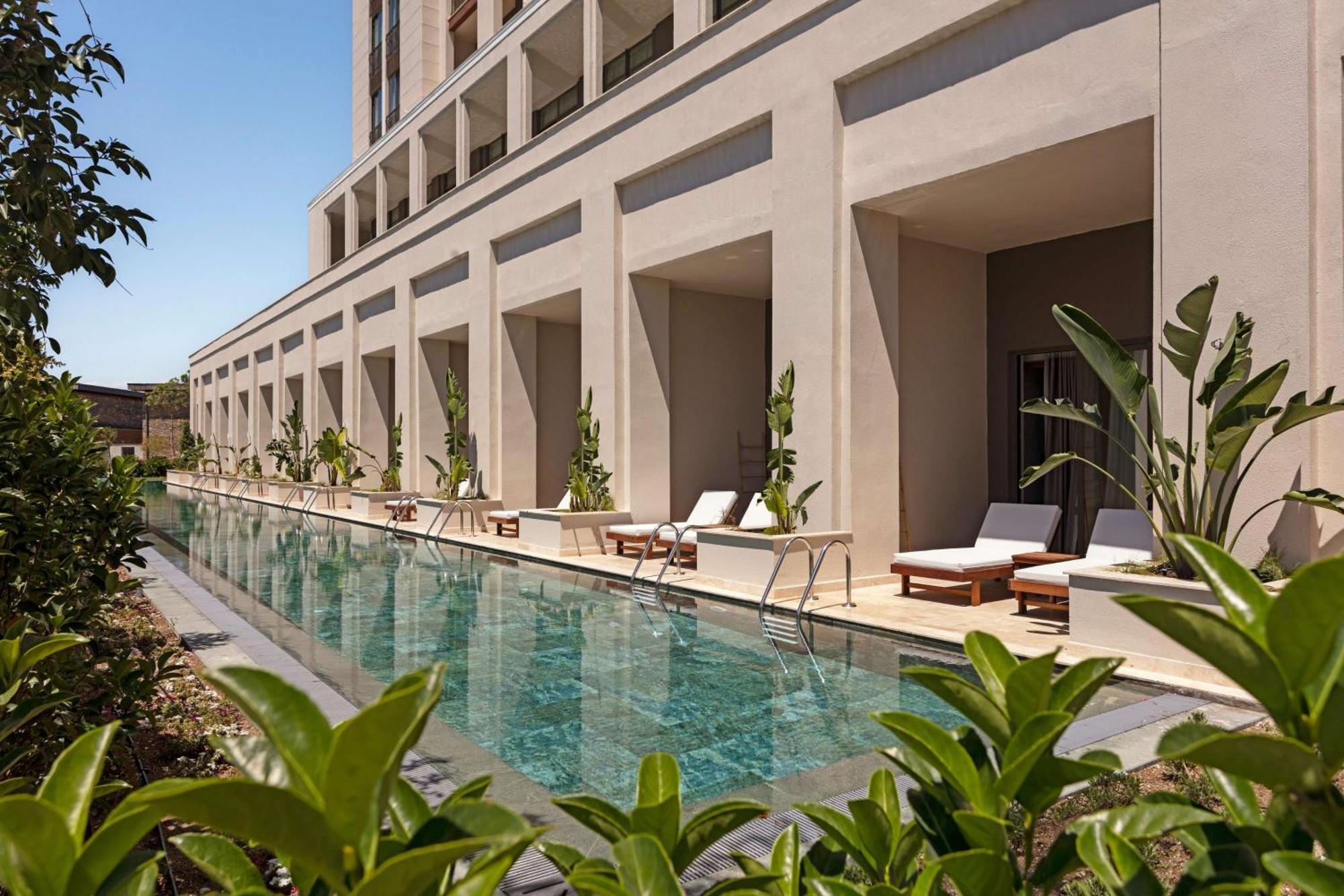 Superior Room Swim-up