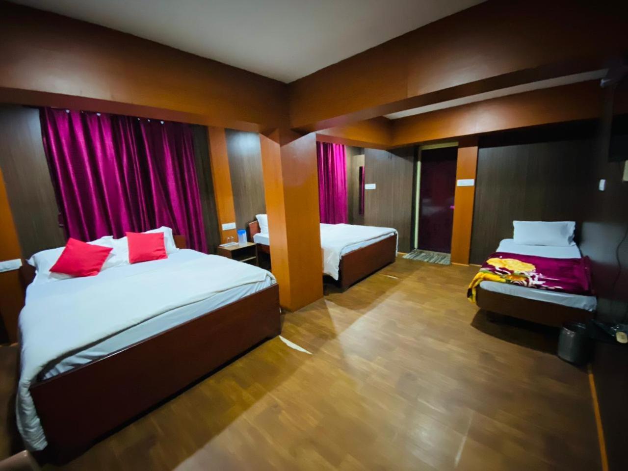 Club Junior Suite mit Kingsize-Bett und Meerblick