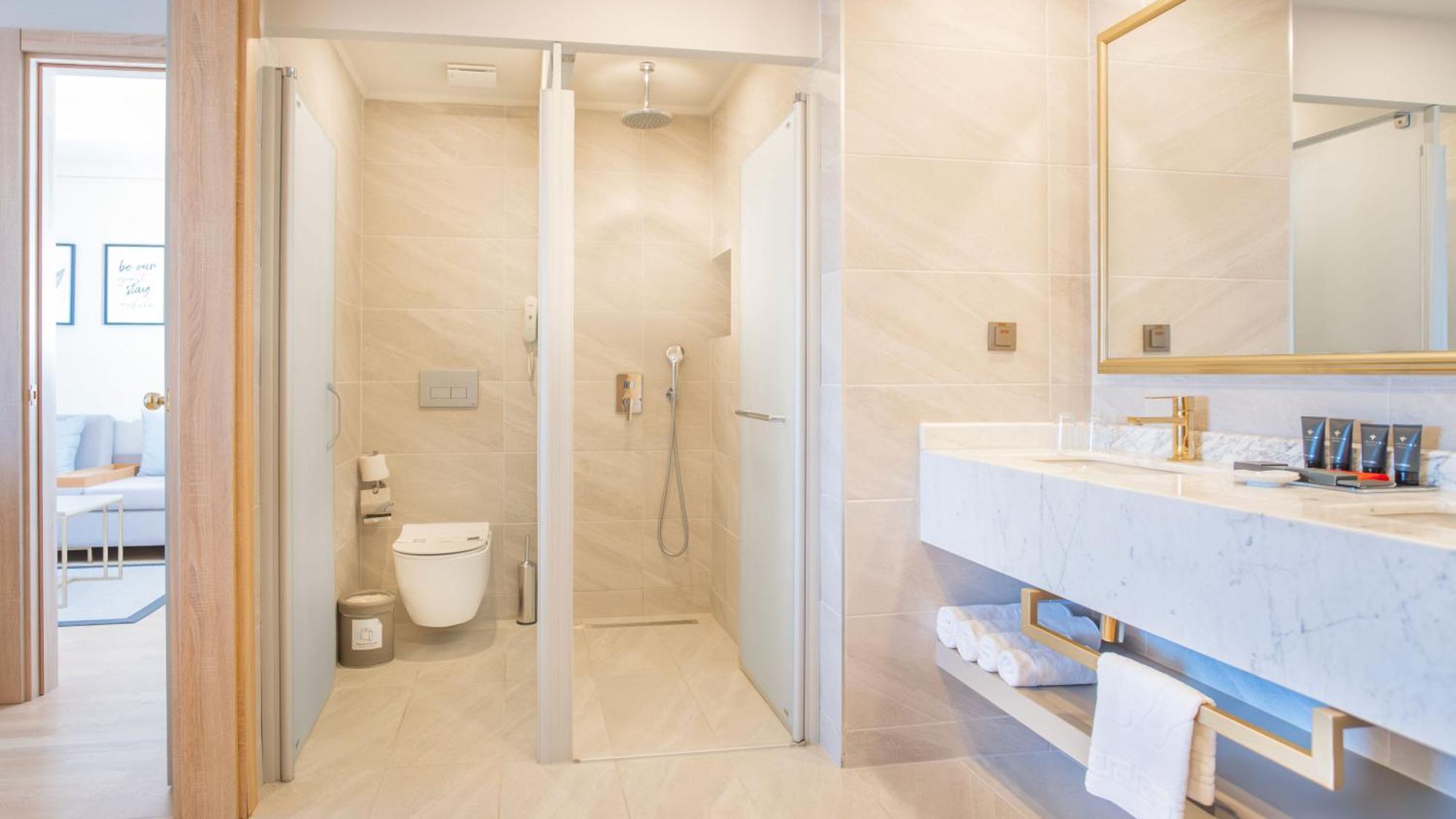 Suite,1530673669:JPEG