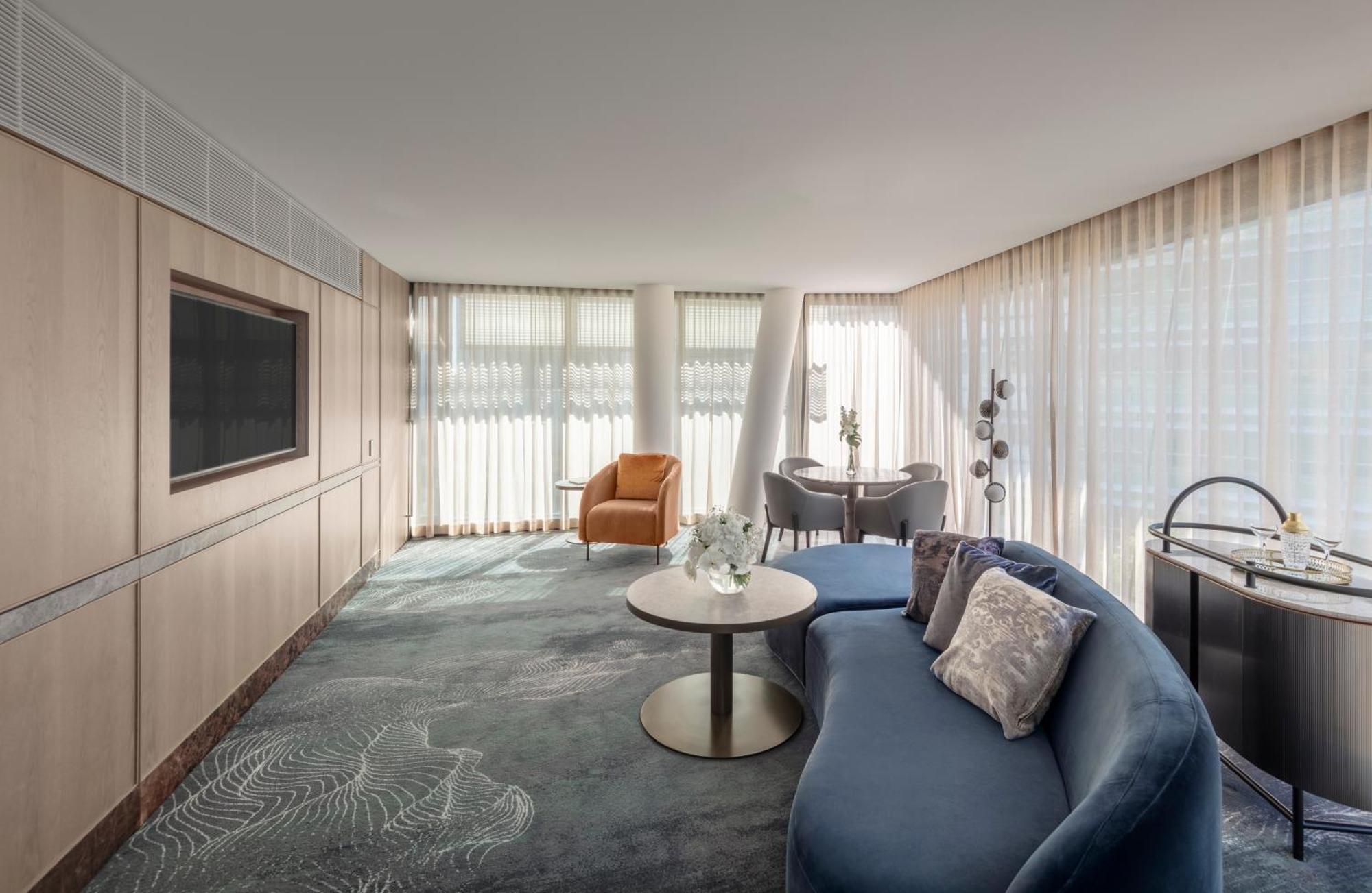 Adored Suite,1535796820:JPEG